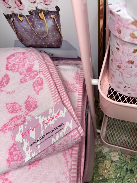 Other - 💕AdrianCo555 Home Various Betsey Johnson Bath Towels ROSES Pink Hearts